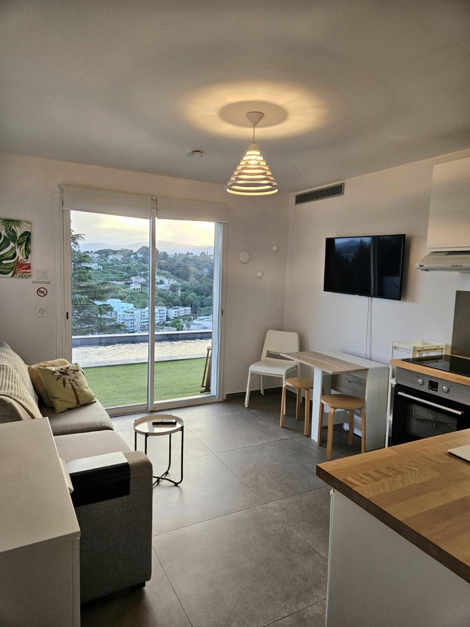 Twenty Rent Hotel Cagnes-sur-Mer Ngoại thất bức ảnh